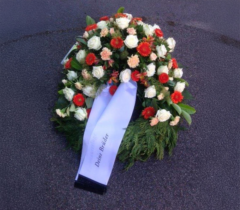 Blumen Nicolaye - Trauerkranz mit Kopfgarnitur