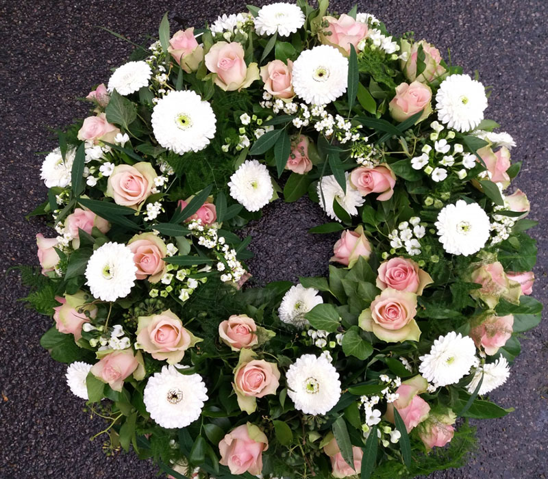 Blumen Nicolaye - rundgesteckter Trauerkranz
